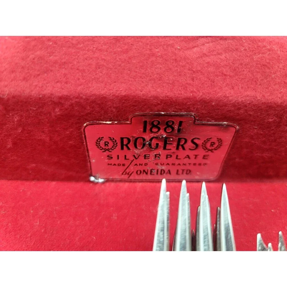 Vintage 1881 Rogers 40s Oneida Plantation Silverware Set of 62 Pieces